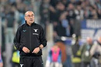 Sarri: "Vorrei giocatori per ogni competizione come la Pro Recco". Il club di pallanuoto: "Sei indietro di 10 anni"