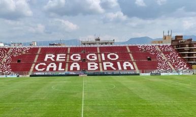 Serie B, mancati pagamenti IRPEF: penalizzazione di tre punti per la Reggina