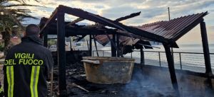 Riva Trigoso, incendio nella struttura 'Il Bagnun': indagini in corso, sospetto dolo