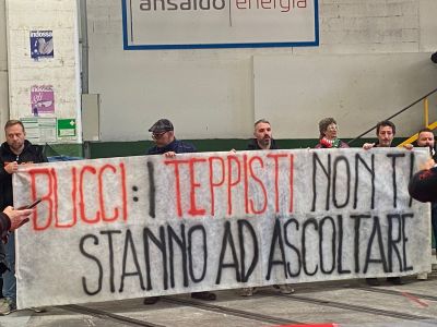 Ansaldo Energia, operai contestano il sindaco Bucci durante la commemorazione del 25 aprile