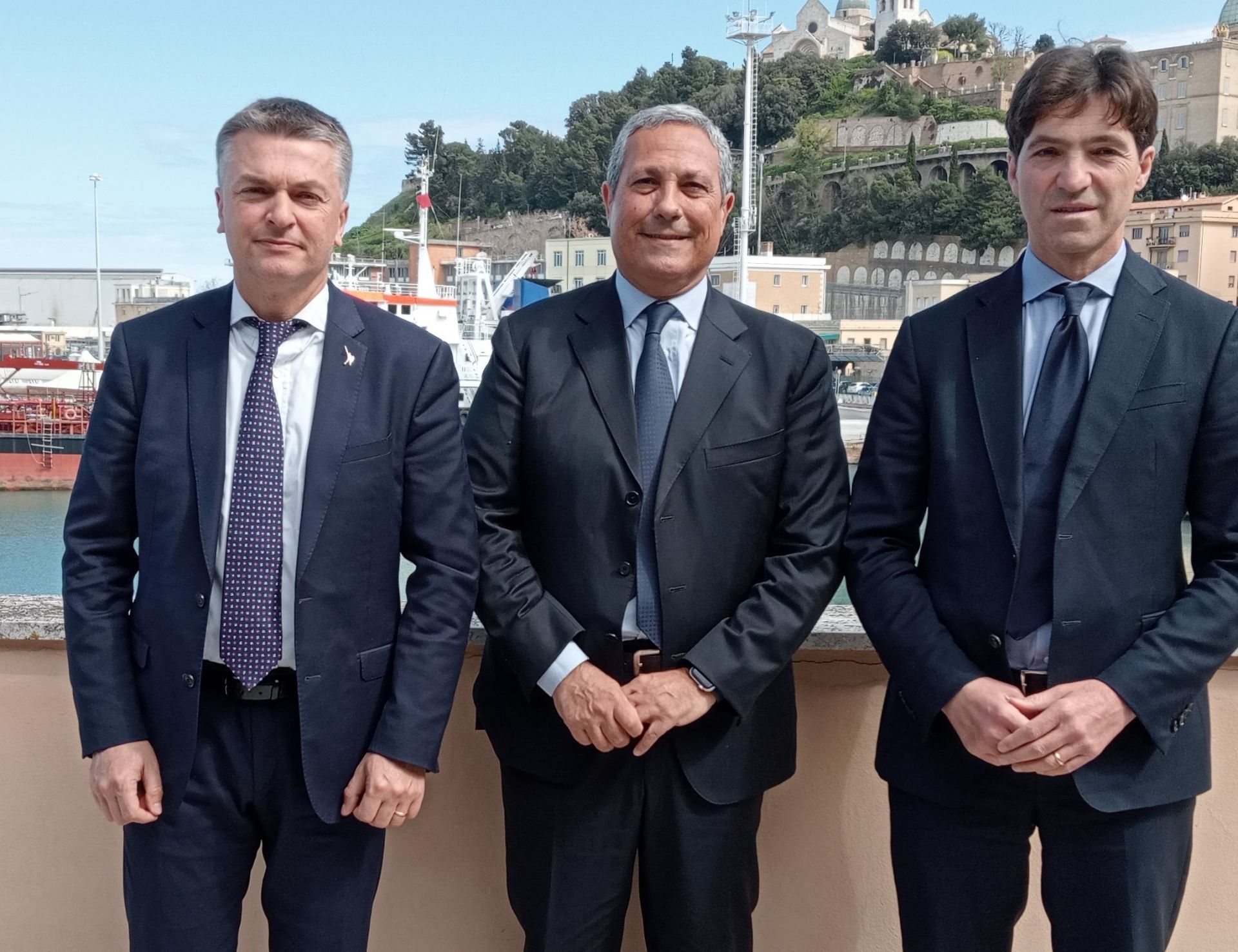 Il porto di Ancona prova a cambiare volto: l'autorità portuale propone di realizzare una penisola nell'area commerciale