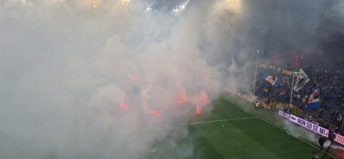 Sampdoria-Spezia 1-1: gol di Amione e pareggio di Verde. Fumogeni in campo dalla Sud, partita sospesa e poi ripresa