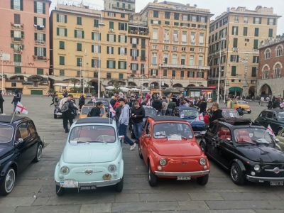 Genova, Festa della Bandiera: lo spettacolo delle "500" a Caricamento