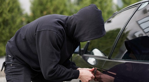 Genova, poliziotto fuori servizio sventa furto d'auto: bloccati tre ragazzi