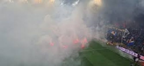 Sampdoria, 8.000 euro di ammenda per il lancio dei fumogeni in campo con lo Spezia