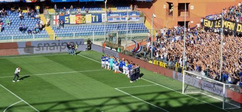 "Giù le mani dalla Sampdoria": al Ferraris la squadra 'canta' con gli ultras prima della partita con il Torino