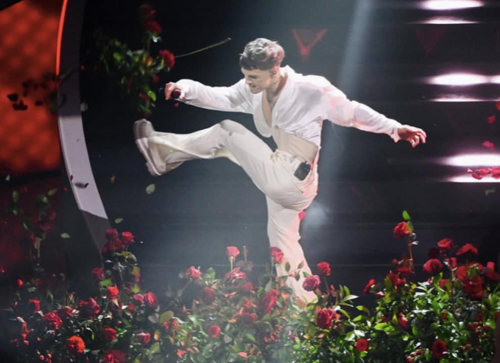 Festival di Sanremo, la Procura chiede l'archiviazione per Blanco per i calci alle rose