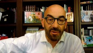 Covid, emergenza globale finita. Matteo Bassetti: "La vittoria della scienza, dei vaccini e dei medici"