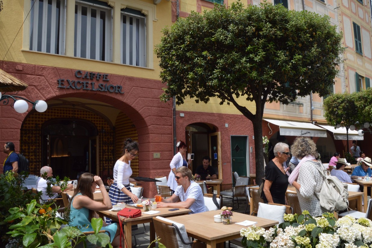 Portofino, Dolce & Gabbana acquistano lo storico Caffè Excelsior: diventerà un locale fashion