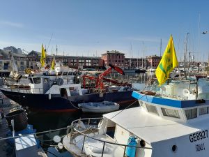 Genova, dalla Darsena la protesta dei pescatori Coldiretti contro le politiche dell'Unione Europea