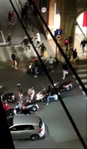 Sampdoria in B, rissa nella notte in via Cantore a Genova Sampierdarena tra tifosi blucerchiati e rossoblu