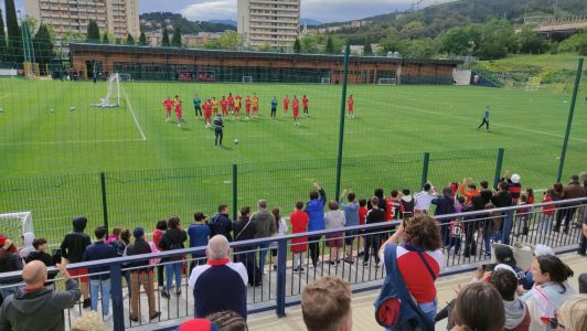 Genoa, in centinaia al Signorini per l'allenamento a porte aperte: applausi per Gilardino e giocatori