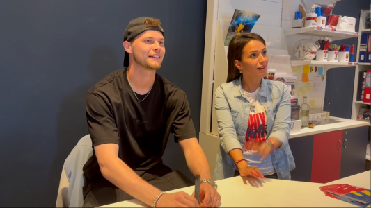 Genoa, bagno di folla per Martinez allo Store: "Tifosi straordinari. La promozione uno dei giorni più belli della mia vita"