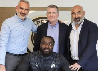 Spezia, Nzola rinnova fino al 2026: "Sono felice, non ho mai avuto dubbi"