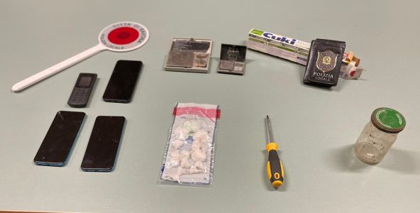 Loano, nascondeva la droga da spacciare nei boschi: arrestato 34enne