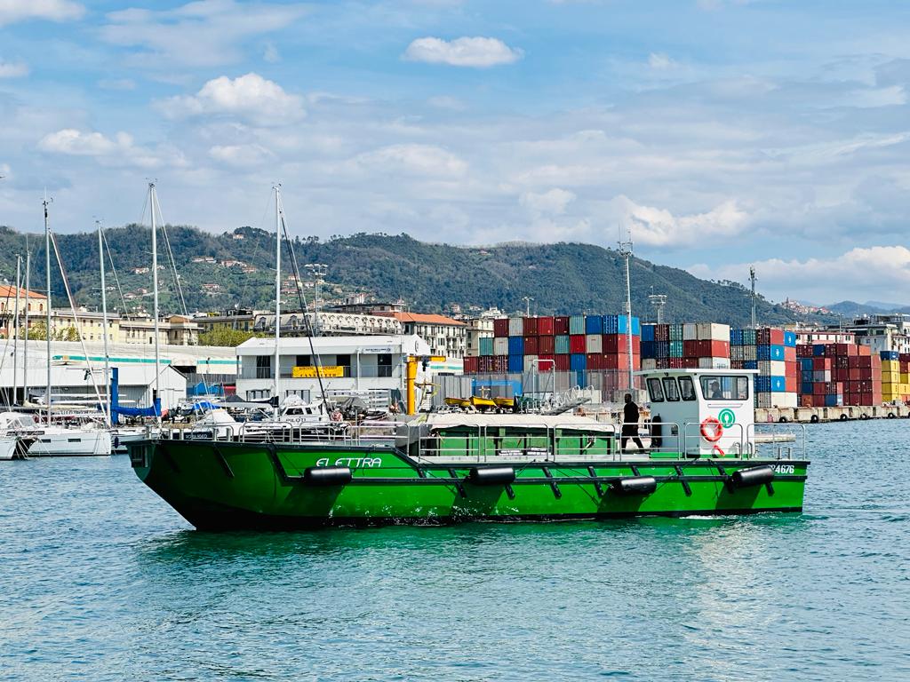 AdSP Mar Ligure Occidentale: presentata alla Spezia "Sepor Elettra", la barca elettrica per il ritiro dei rifiuti