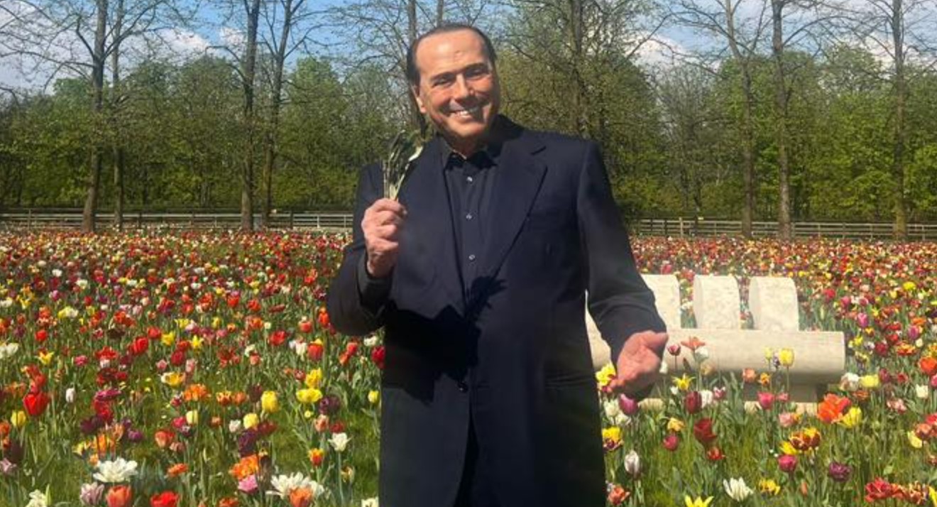 Silvio Berlusconi dimesso dall'ospedale: era ricoverato da 45 giorni