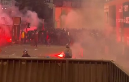 Genoa, tifosi forzano i tornelli per andare in Gradinata Nord con il biglietto del settore ospiti: feriti dieci poliziotti