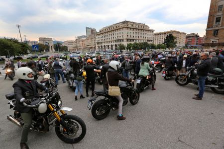 Genova, grande successo per la sfilata dei motociclisti: raccolti 3600 euro per la lotta ai tumori