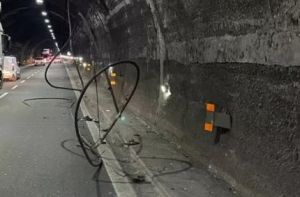 Genova, crollano cavi in A12: galleria chiusa anche domani per nuovi sporalluoghi