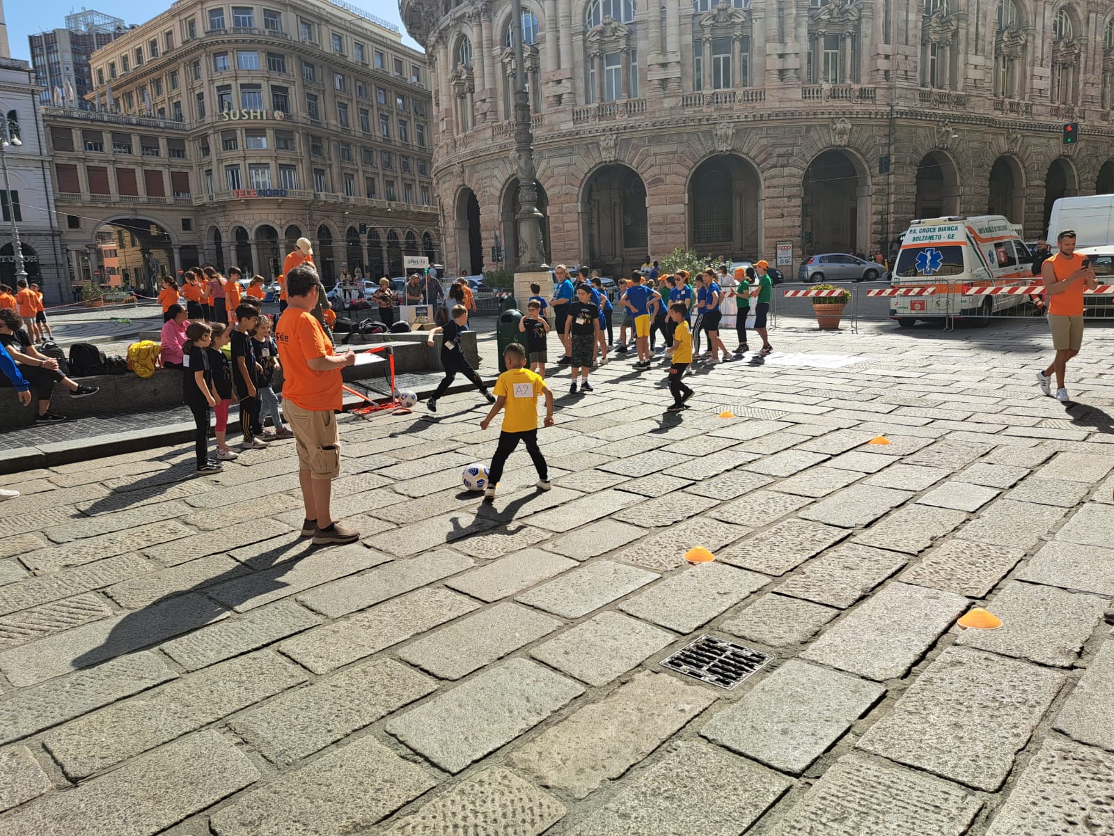 Genova, con le "Olimpiadi" in piazza De Ferrari termina la seconda edizione del progetto Crescere Bene: sfide e giochi per 100 alunni