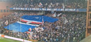 "Giù le mani dalla Sampdoria". Dopo il corteo, il 2-2 col Sassuolo, emozione e lacrime per il passo d'addio di Quagliarella