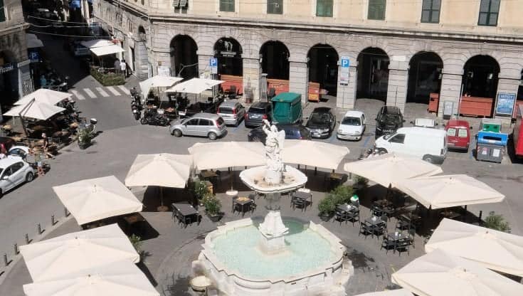 Dehors a Genova, il Consiglio Comunale approva la gratuità per i locali. L'opposizione critica: "Mancano le linee guida"