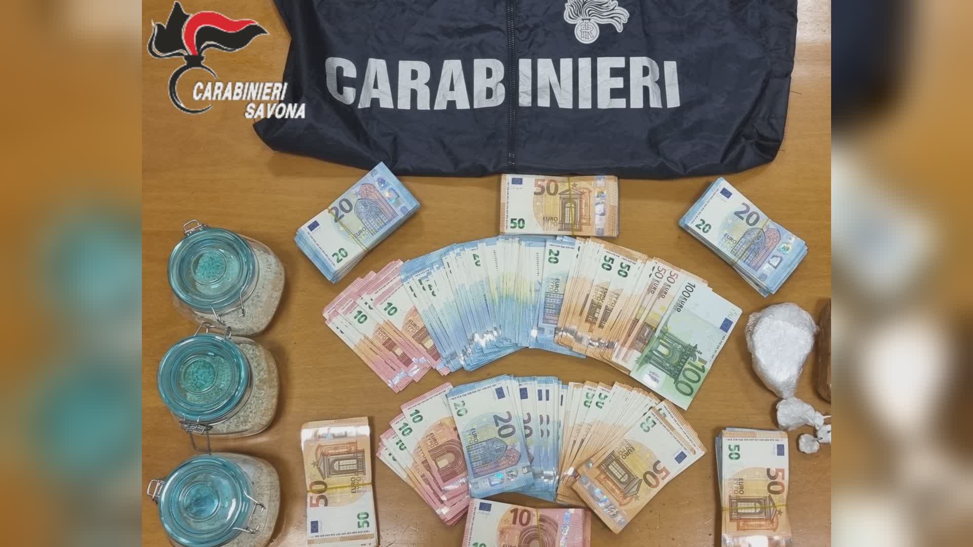 Savona, ha mezzo etto di cocaina e 11mila euro in contanti in casa: arrestato spacciatore di 26 anni