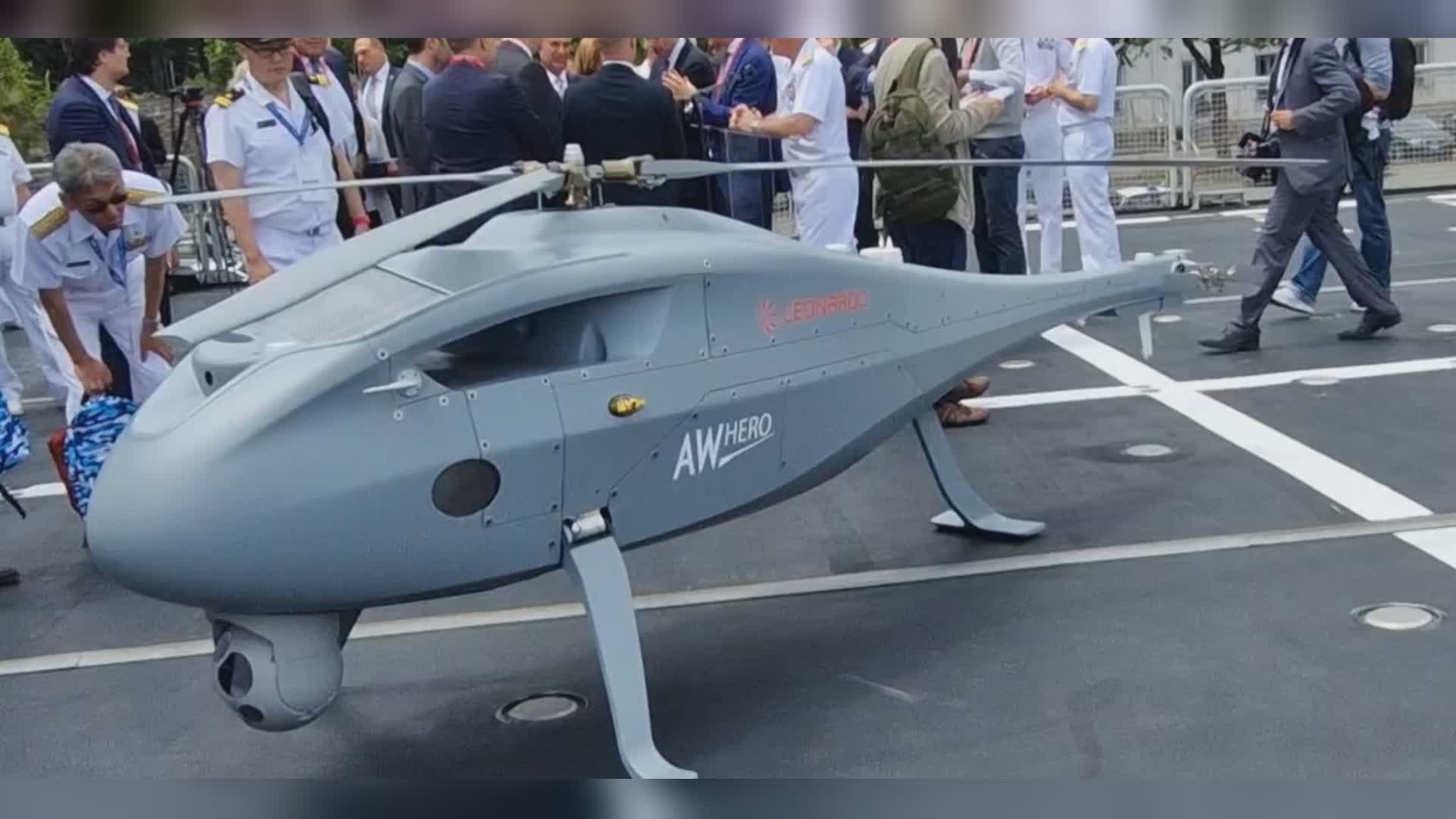 Seafuture 2023: Leonardo presenta i nuovi sviluppi di AWHero, un mini elicottero ad altissima tecnologia pilotato da remoto