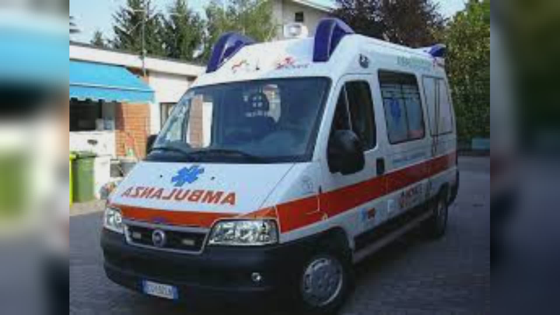 Genova, scontro frontale bus-auto in via Somma: quattro feriti