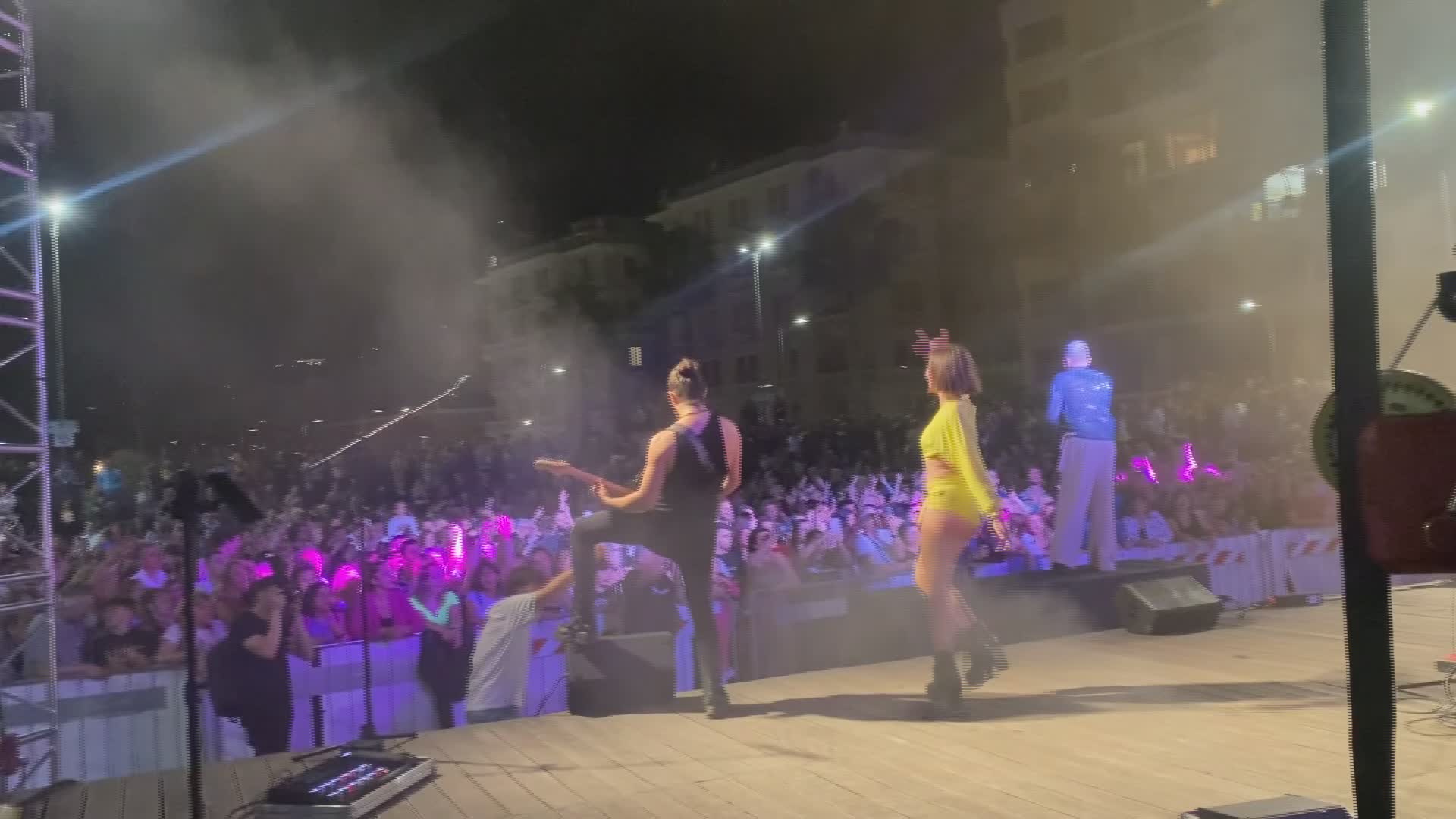 Genova, lo spettacolo del Peglifest: musica e divertimento nonostante la pioggia