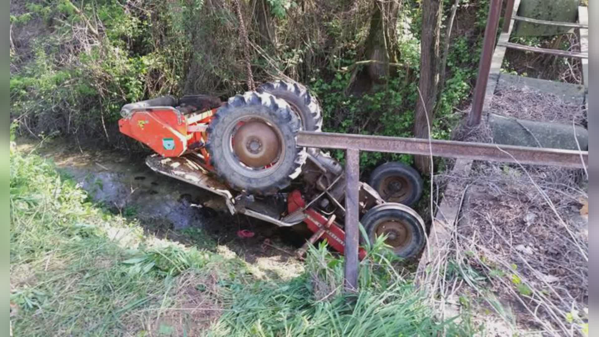 Si ribalta trattore, pensionato muore schiacciato