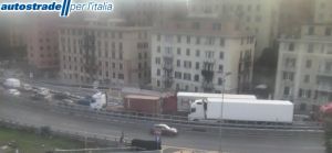 Genova, traffico intenso in città: code tra allacciamento A7/10 e Sampierdarena