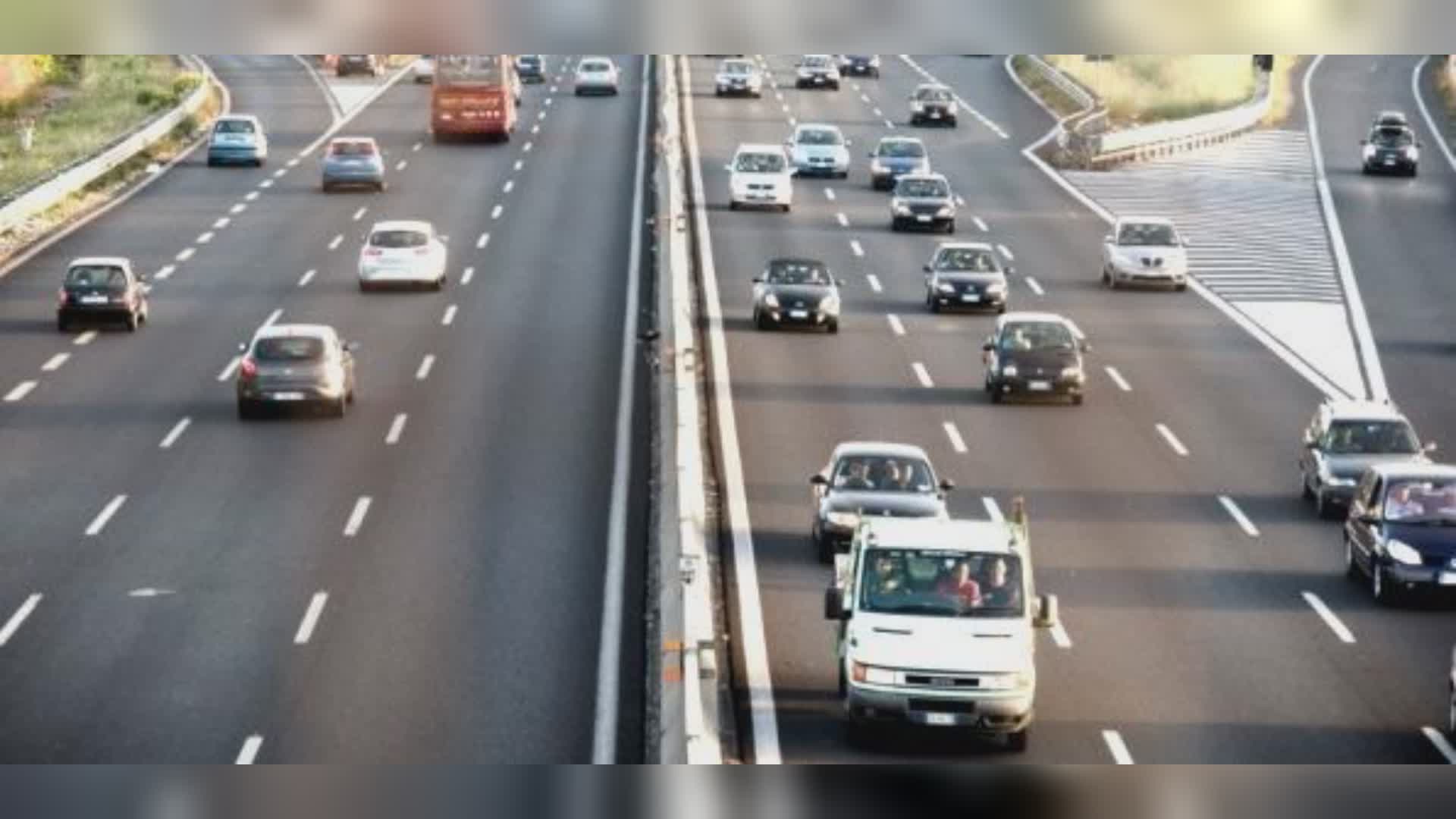 Autostrade, il ministro Salvini sul limite di velocità: "Un superamento controllato dei 130 km orari può essere preso in considerazione"