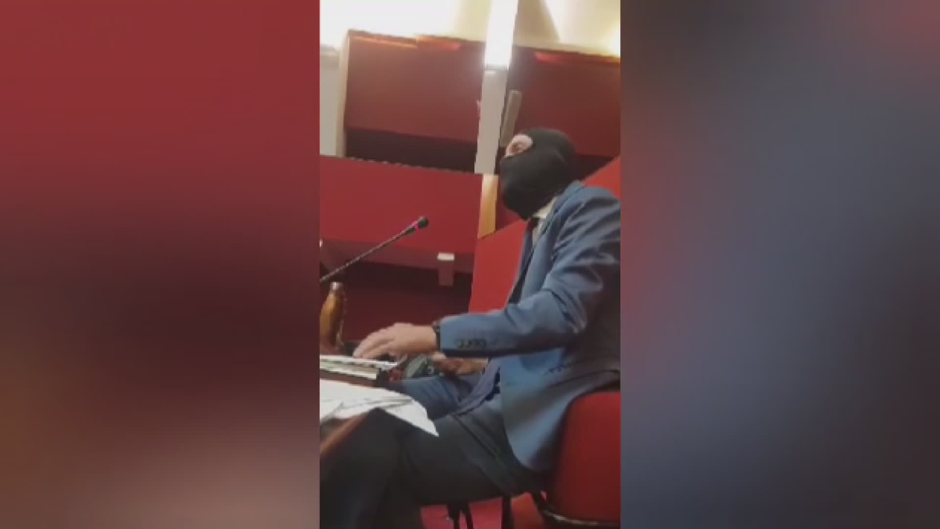 Consiglio Comunale, l'ultima trovata di Ceraudo : "Il passamontagna? Per provocare come Grillo sull'ex Teatro Alcione"