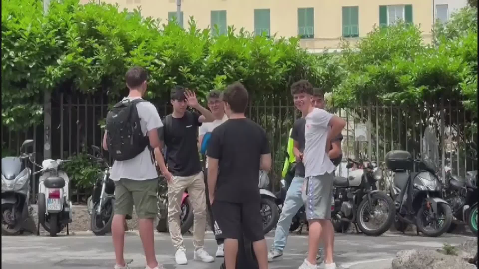 Via alla maturità, le tracce scelte dagli studenti genovesi: "vince" l'attesa su Whatsapp