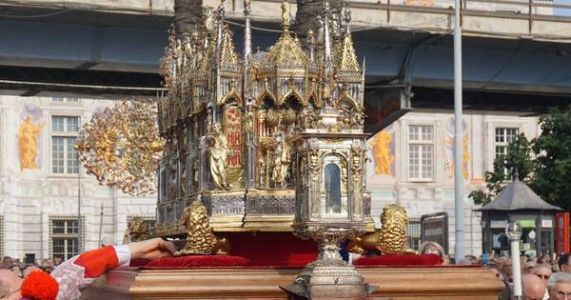 Genova celebra il suo patrono, Toti: "La processione per san Giovanni Battista una tradizione preziosa da lasciare in eredità ai giovani"