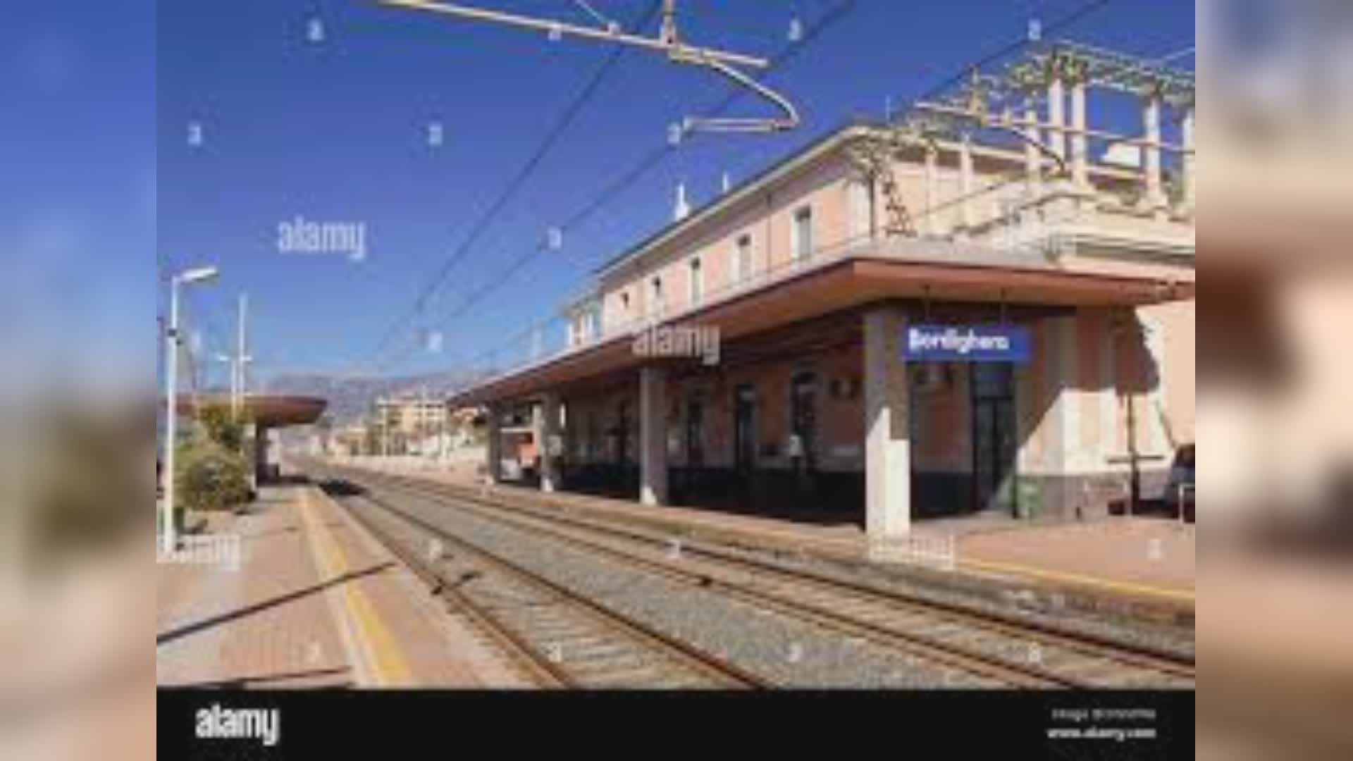 Bordighera, auto precipita sulla ferrovia: ferito il conducente