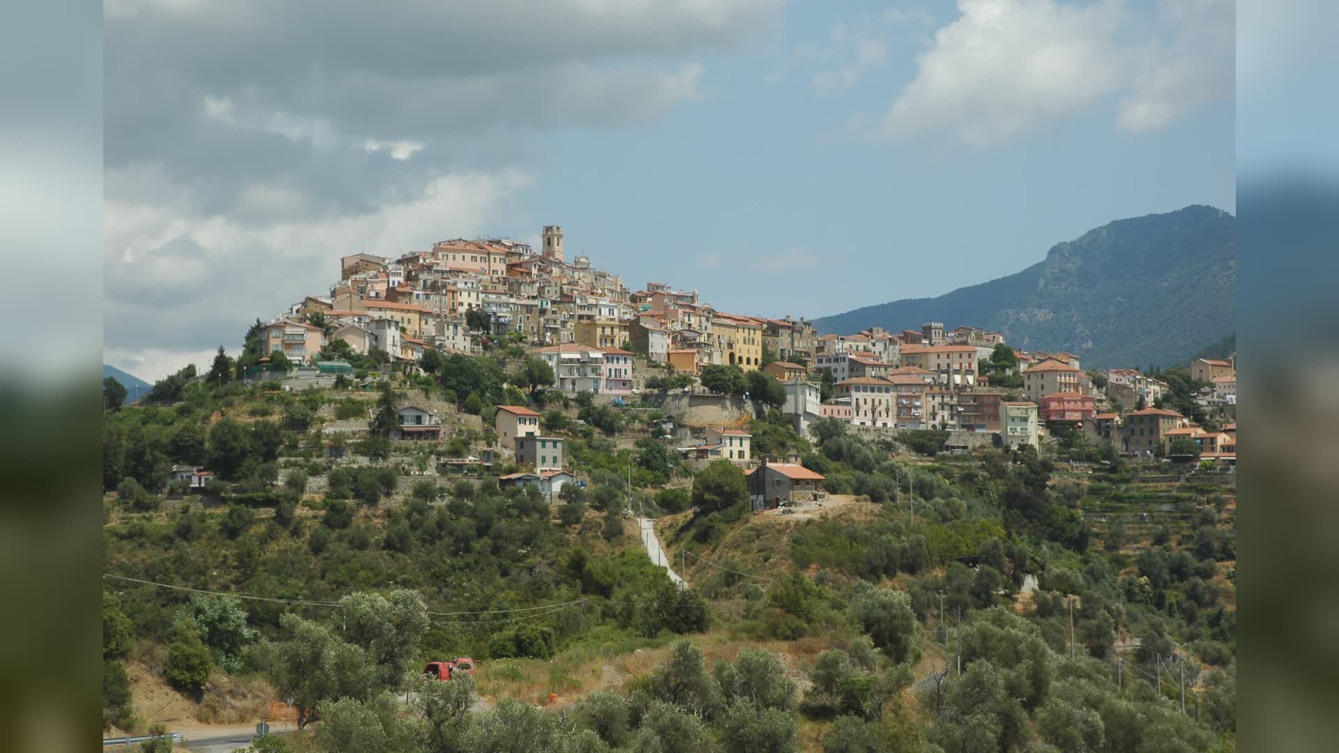 Perinaldo, famiglia turca "salva" le scuole materna ed elementare