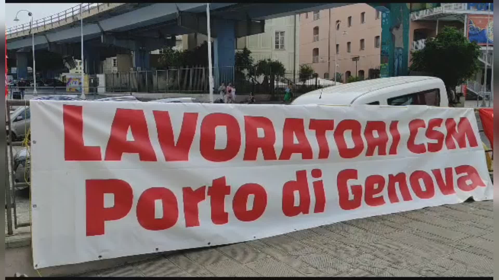 Genova, oggi si presenta il tunnel subportuale. La protesta degli addetti Csm: "Demoliscono il nostro magazzino, perderemo il lavoro"