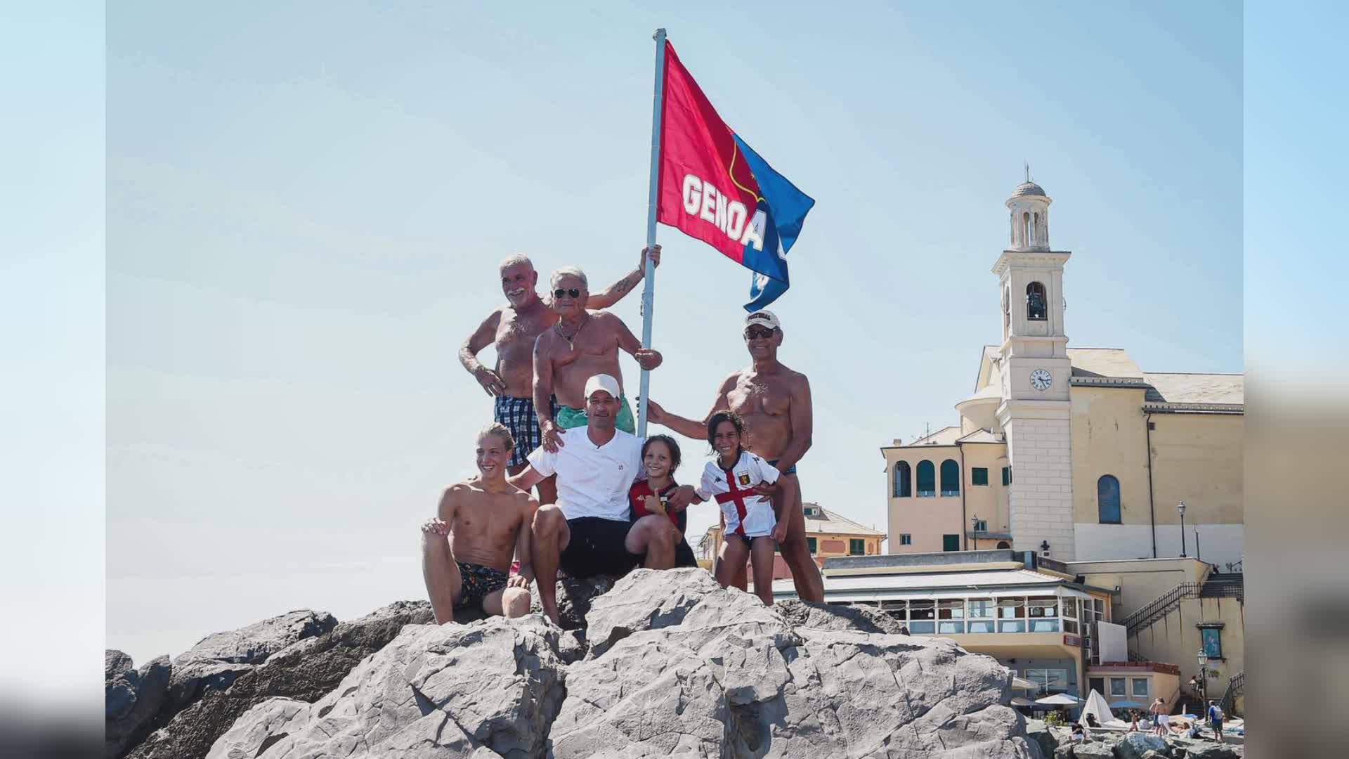 Genoa, nuovamente sparita la bandiera dallo scoglio di Boccadasse