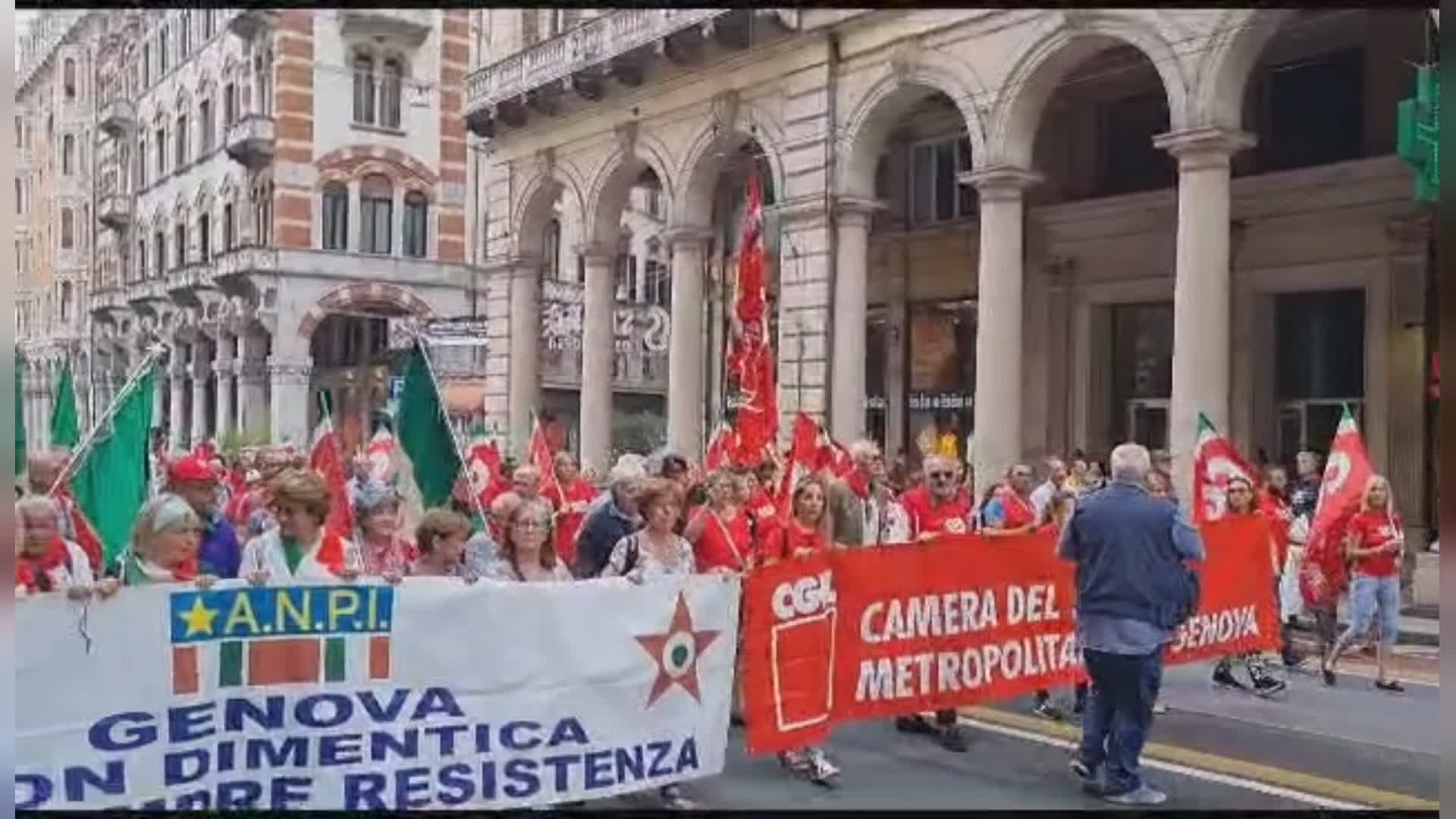 Genova, i sindacati in corteo per ricordare i fatti del 30 giugno 1960