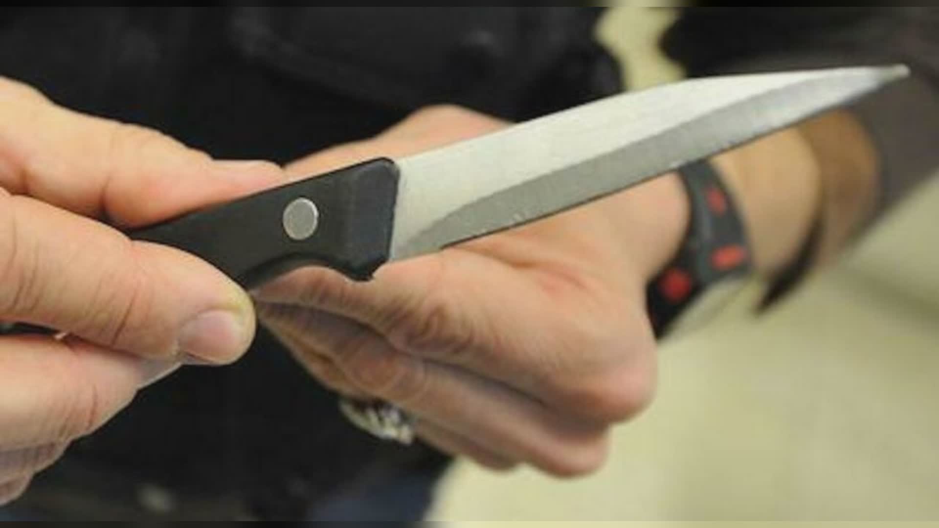 Genova, minaccia un minorenne con un coltello: denunciato