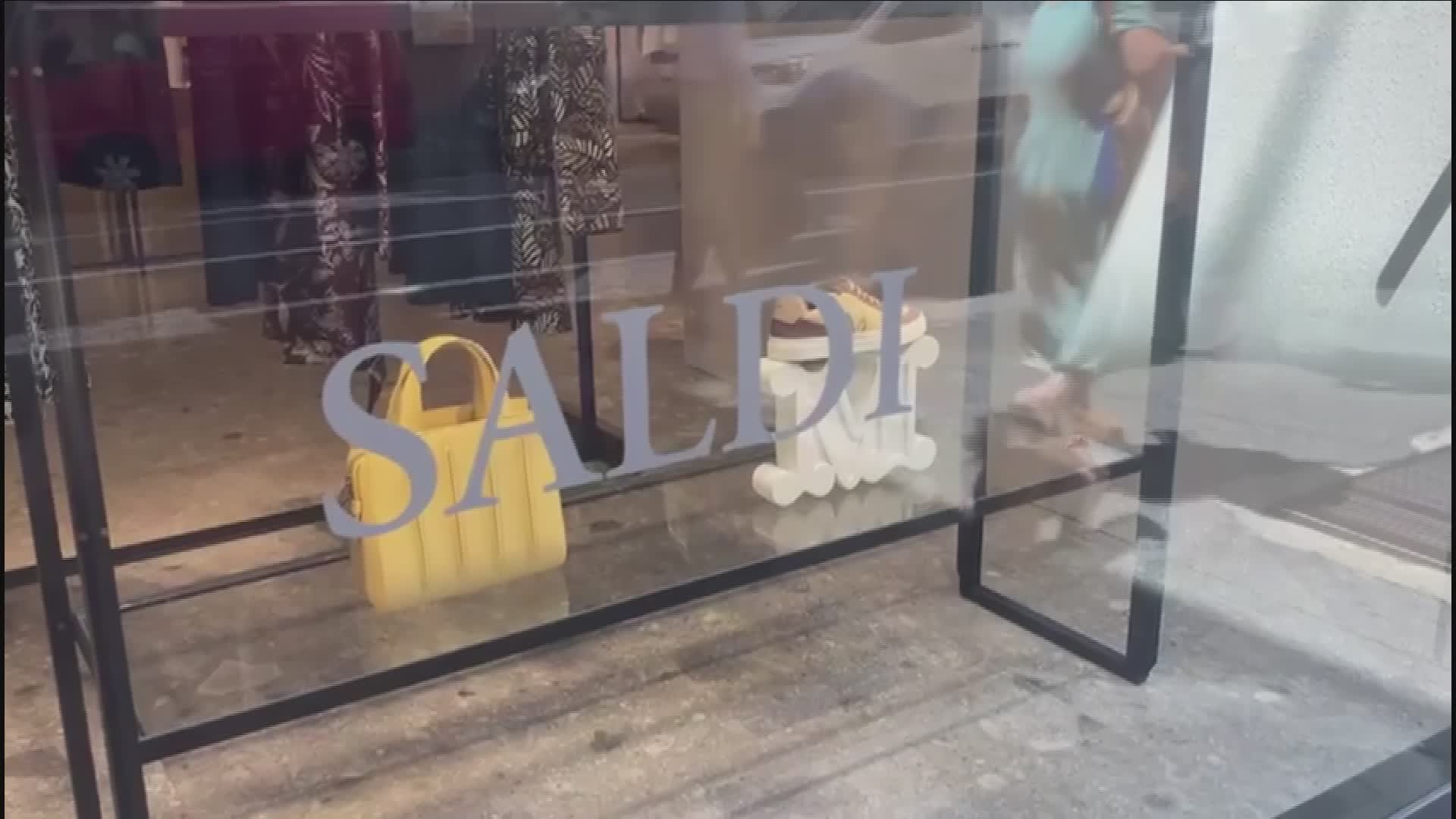 Genova, primo giorno di saldi: commercianti ottimisti