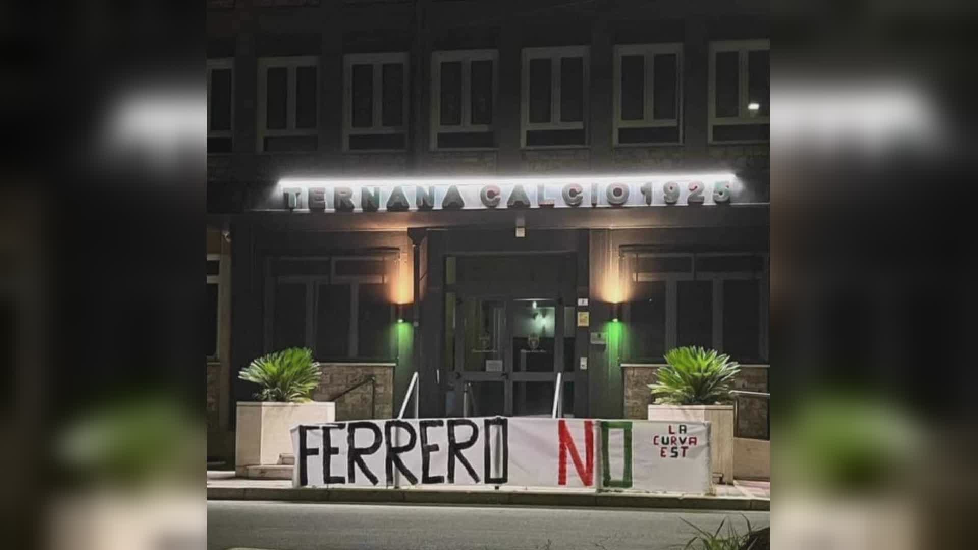 Massimo Ferrero alla Ternana, scatta la contestazione dei tifosi della Curva est