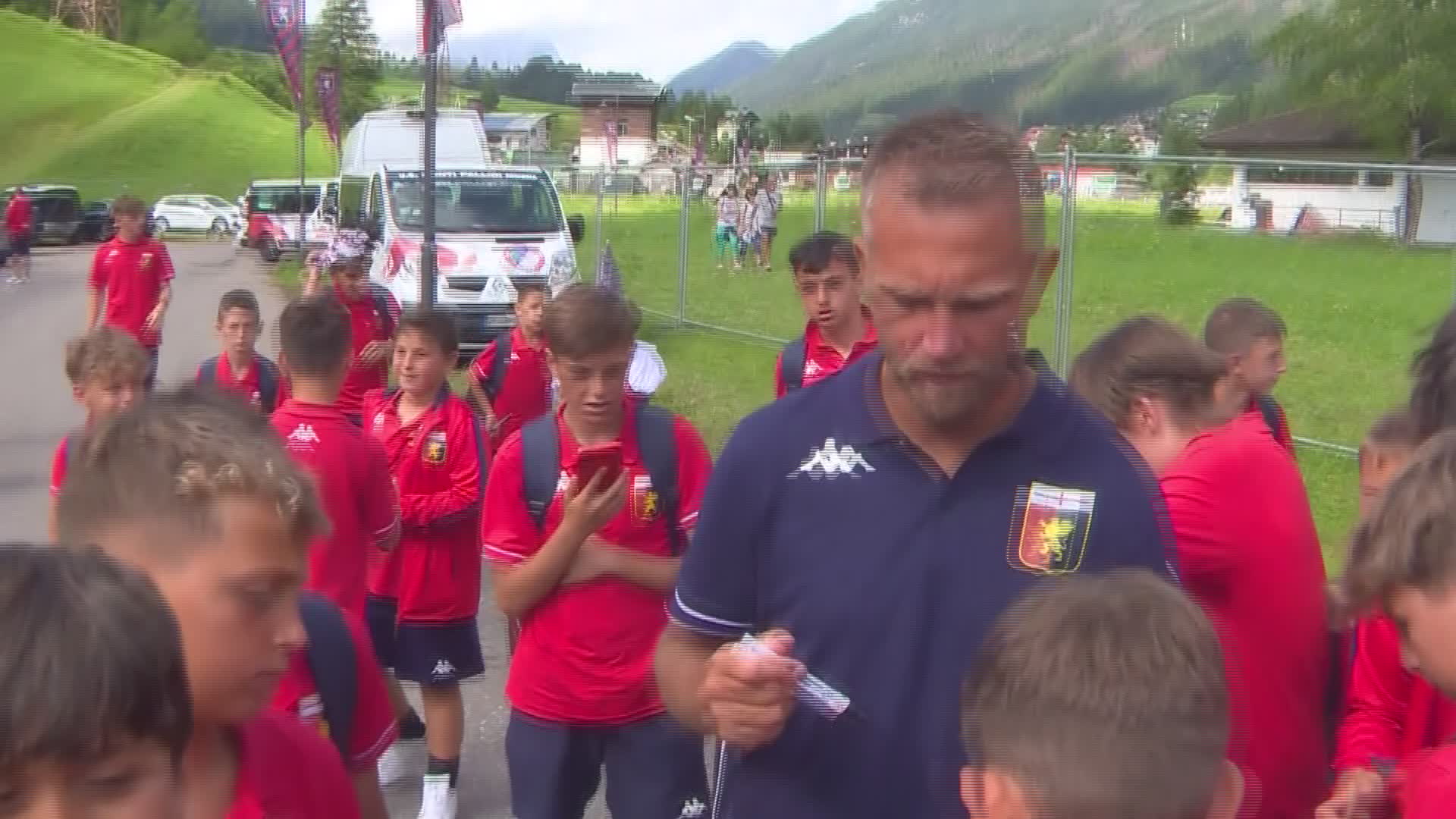 Genoa, Criscito e i suoi "allievi" in visita alla squadra di Gilardino a Moena