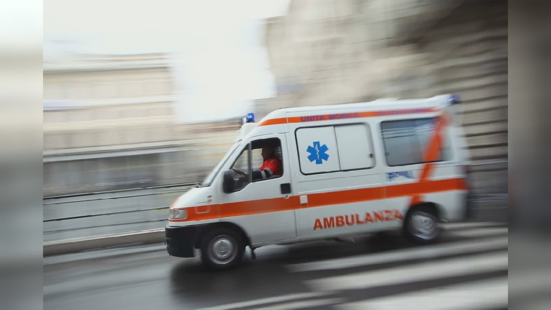 Sanremo: muore netturbino, schiacciato dal suo mezzo urtato da auto contromano