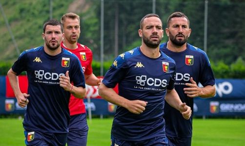 Genoa, 12-0 nell'amichevole col Fassa: Gudmundsson fa 4 gol. Rossoblù in campo in dieci nella ripresa: l'inusuale test di Gilardino