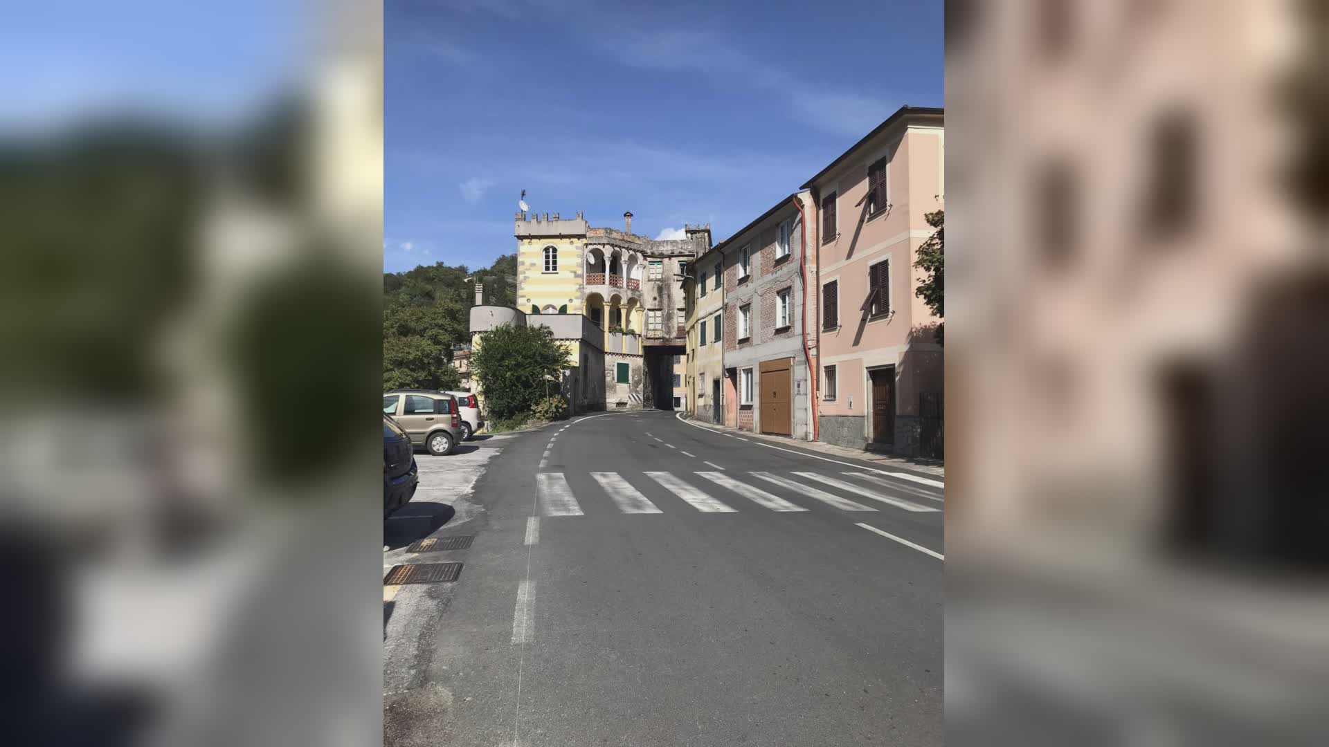 Borgonovo Ligure: lunedì via ai lavori alla "casa più pazza del mondo", che cade a pezzi bloccando la viabilità dell'entroterra di Chiavari