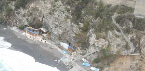 Bergeggi: risacca blocca bagnante tedesca in grotta, salvata da moto d'acqua